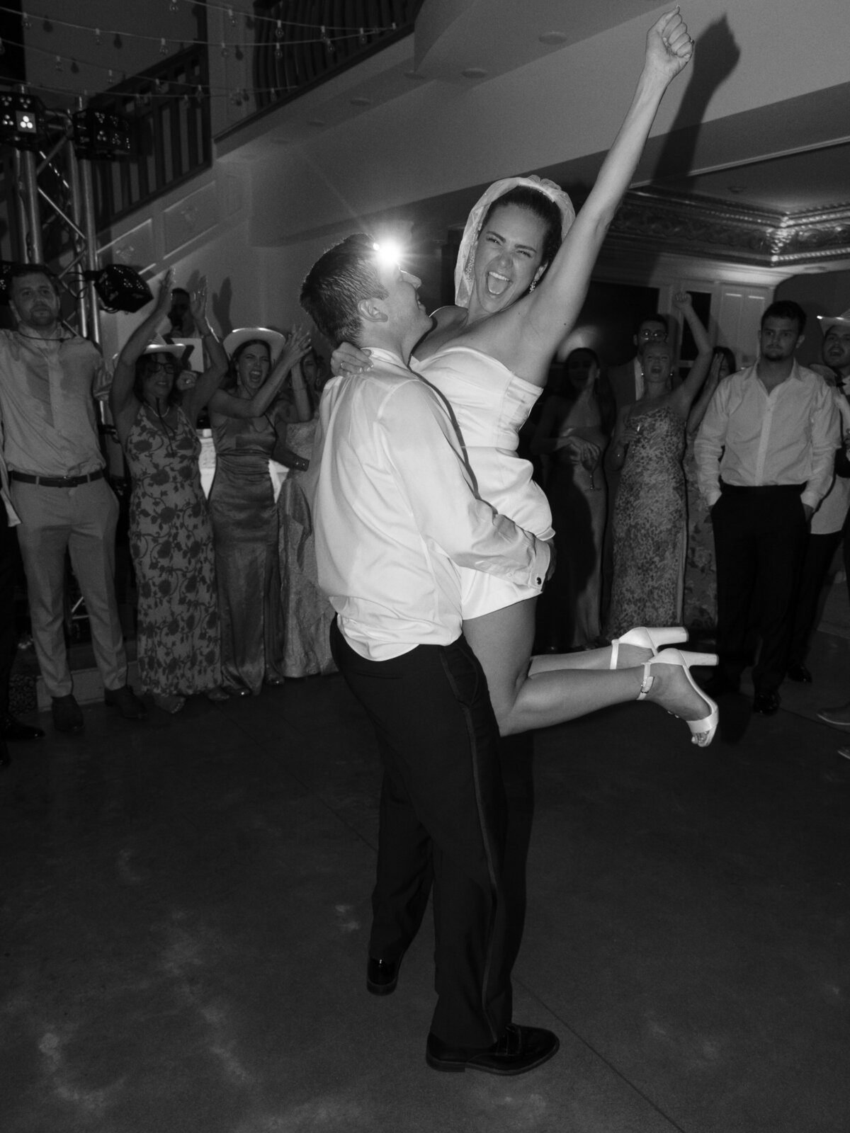 wedding-at-oswego-hills-vineyard-winery-portland-oregon-by-the-tenneys-photography-49