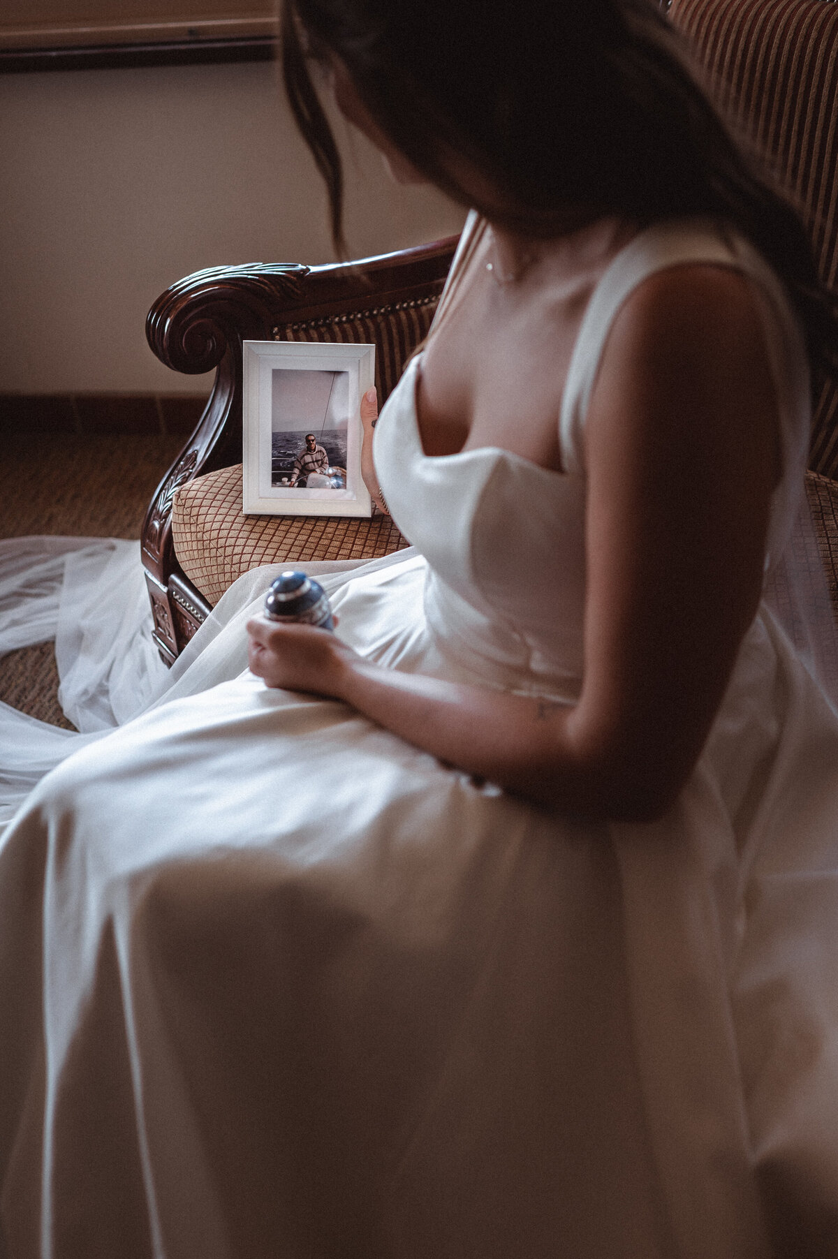 father-of-bride-emotional-wedding-photo-by-suess-moments