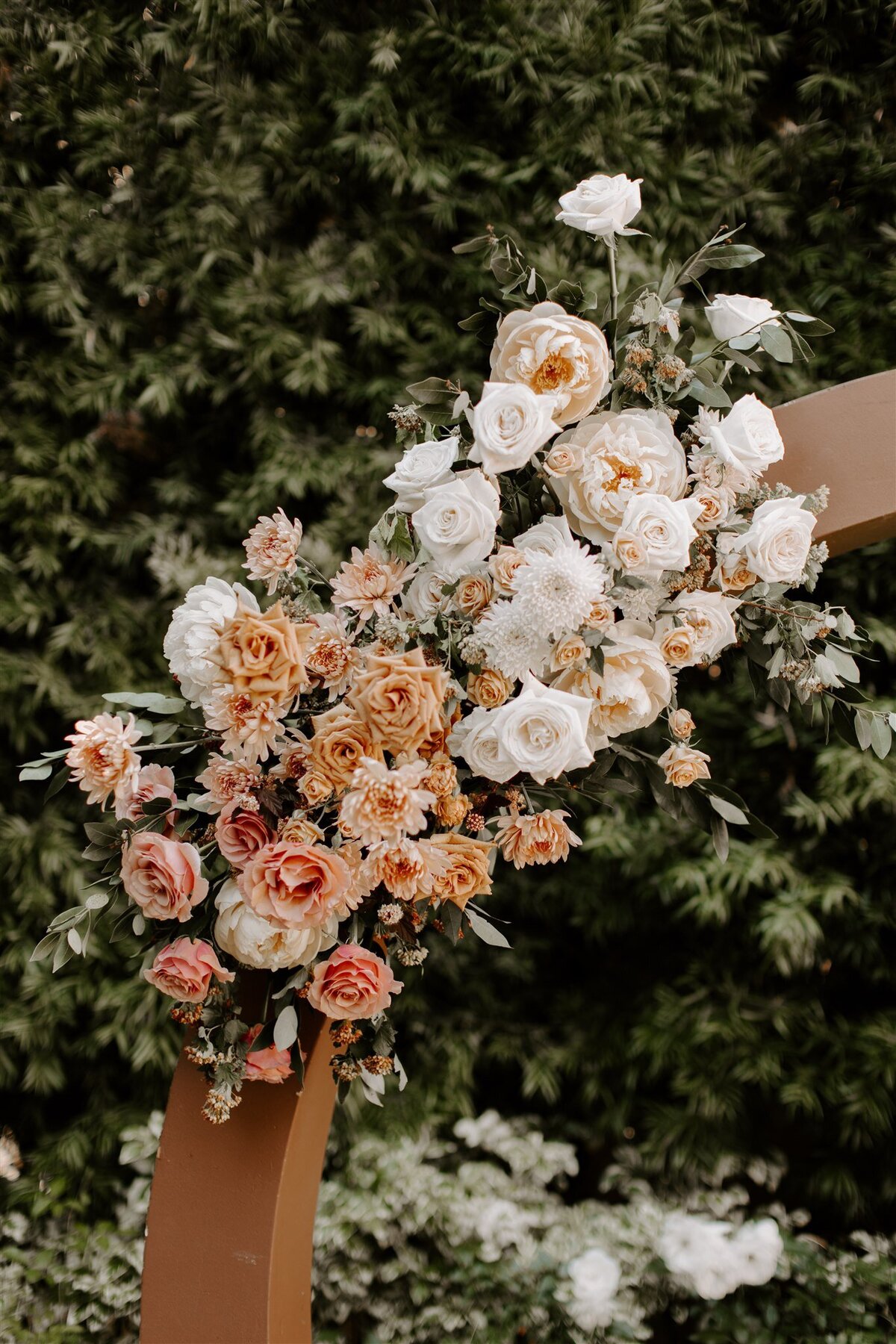 Ombre floral accent with peach and white flowers