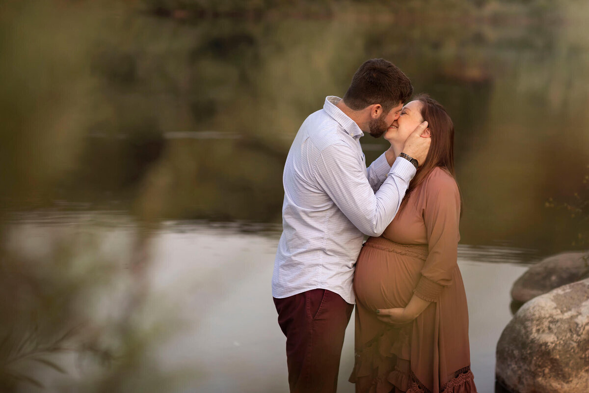 NJ Maternity photos of new parents kissing in lake