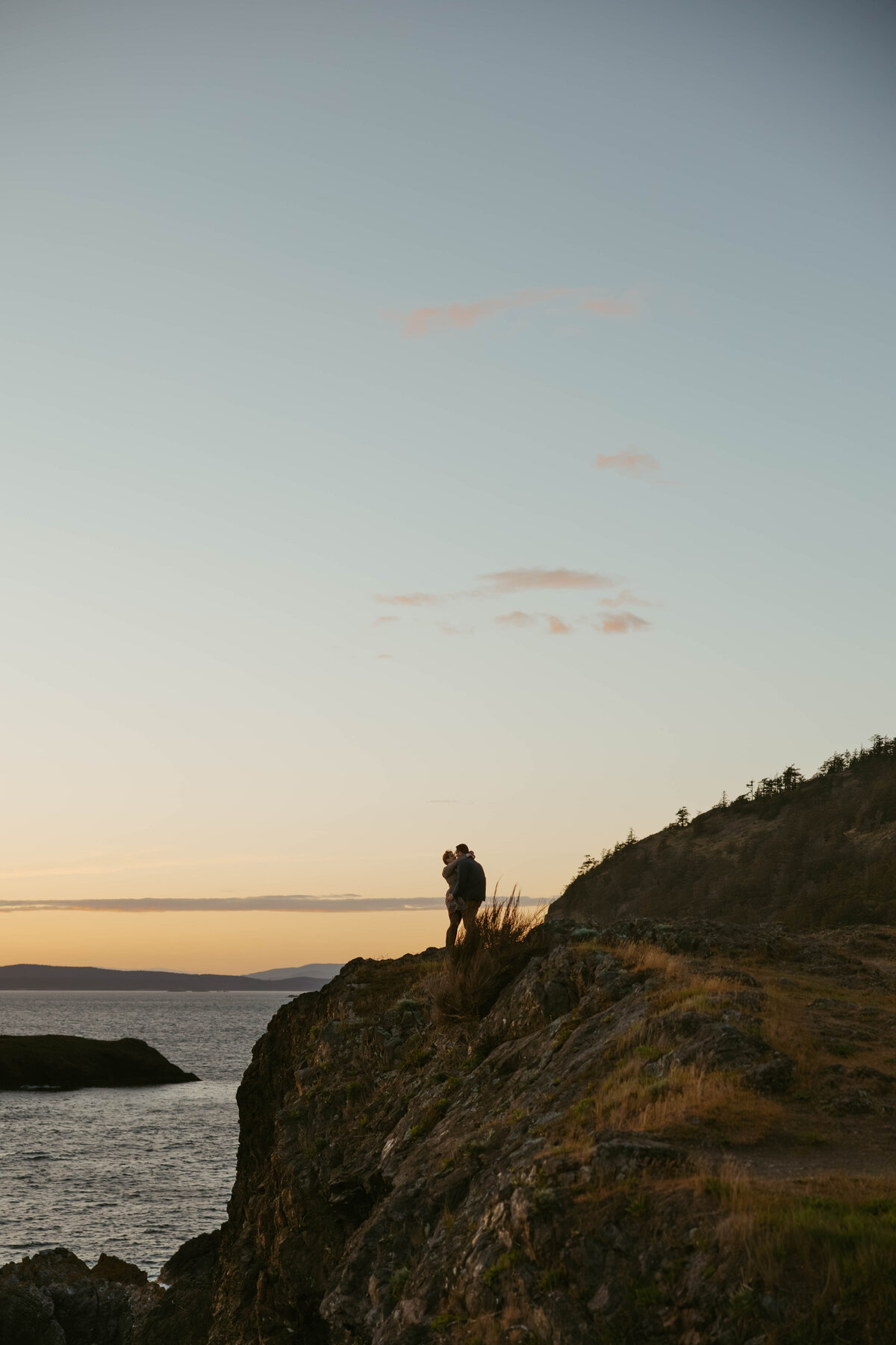 Engagement-Session-PNW-Deception-Pass-Rosario-Beach-Washington-Couples-Photographer-Tessa-Marie-Collective