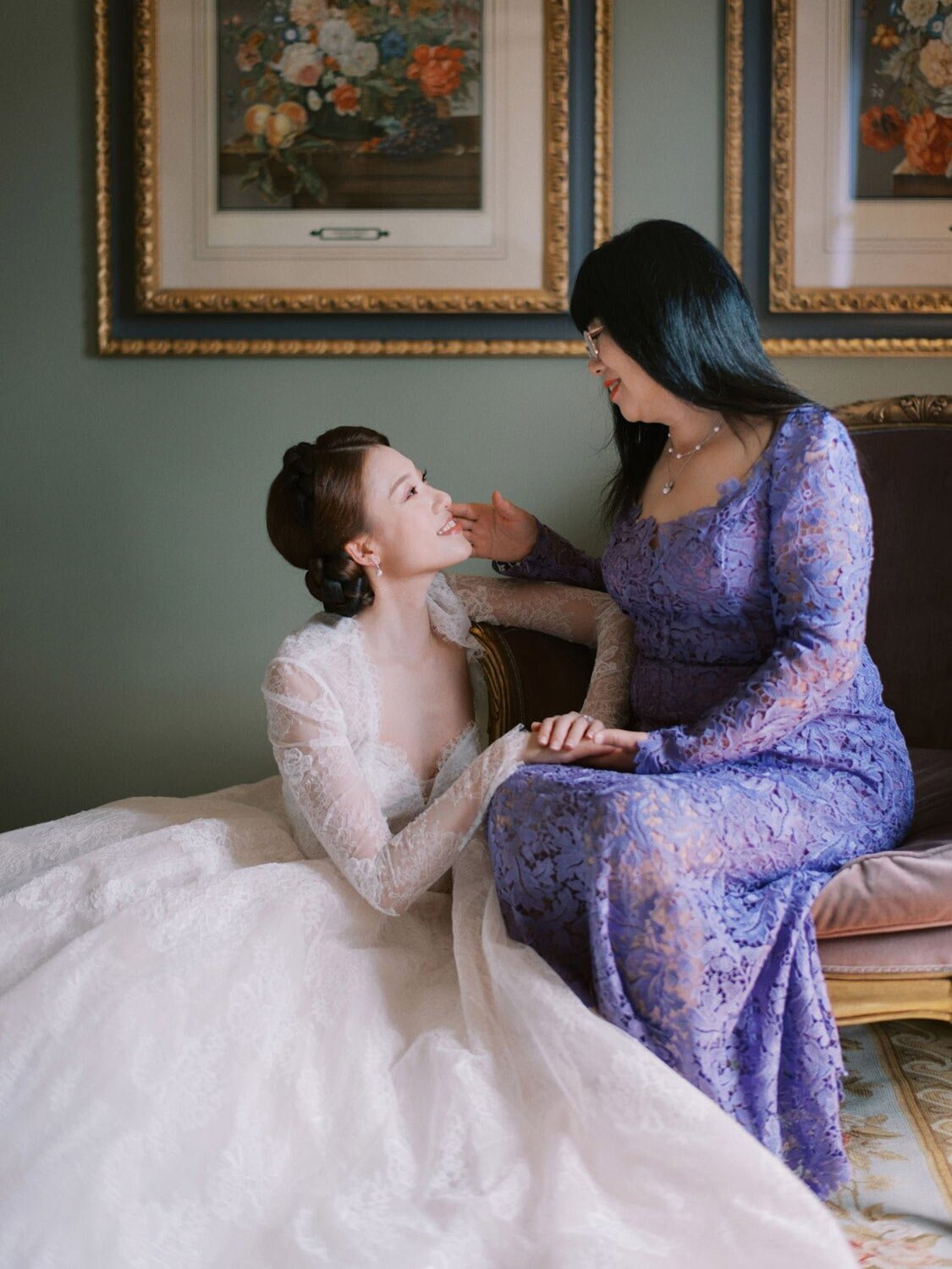 Bride and her mother during preparations at Grand Hotel Tremezzo wedding, by Lake Como Photographer Andreas K. Georgiou