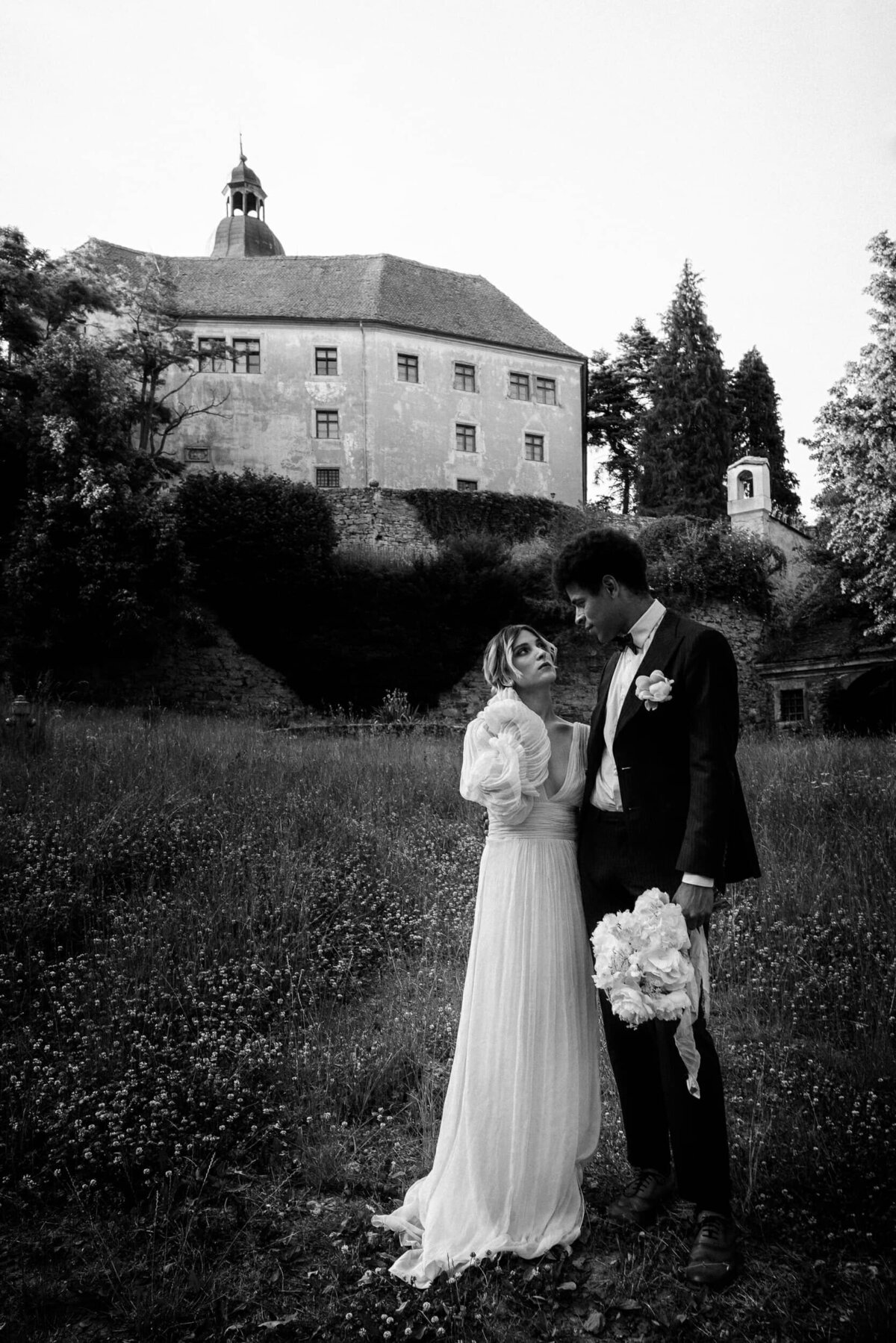 Destination Wedding in Germany wedding inspiration "Poetry of clouds" at Schloss Virnsberg - by wedding photographer SELENE ADORES-014