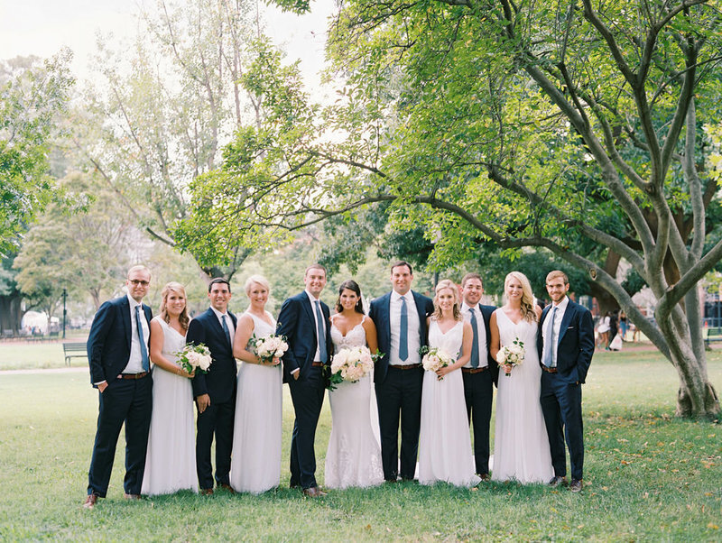 classic-navy-white-bridal-party