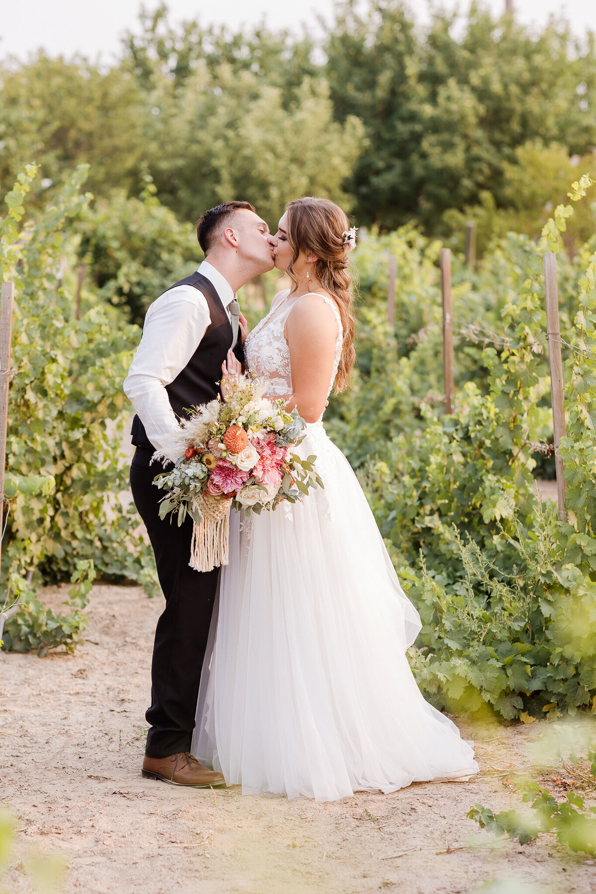 Sandstone-vineyard-wedding- Bride-and-groom