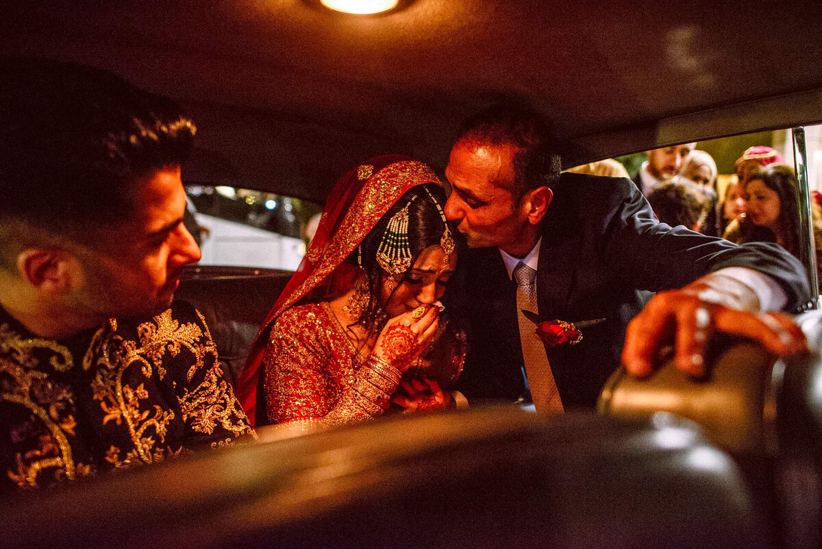 110 indian-bride-waves-goodbye-dublin