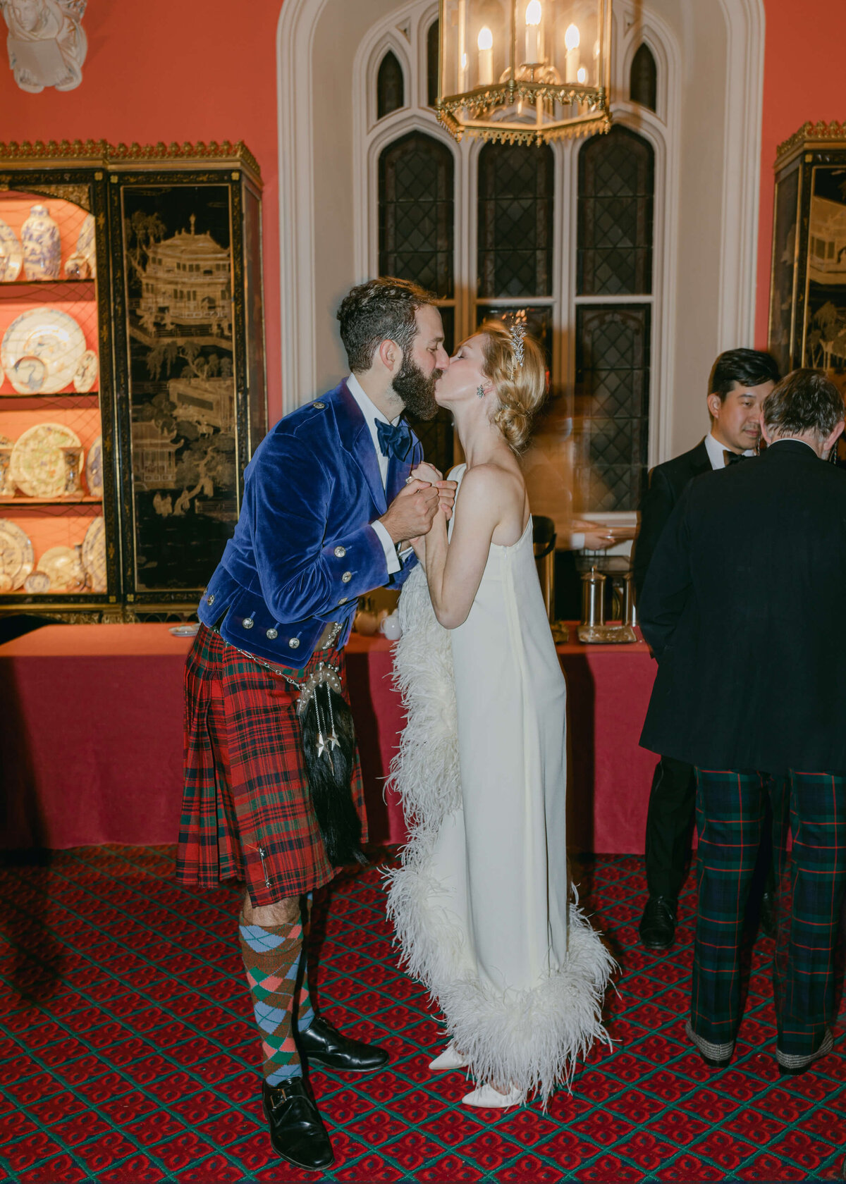chloe-winstanley-weddings-scotland-bride-taller-marmo