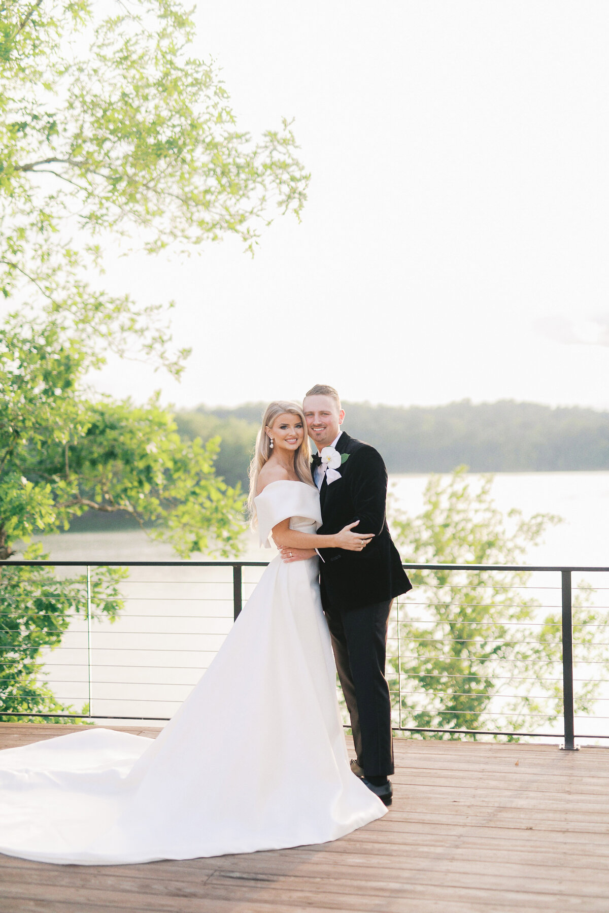 Barn at Smith Lake Wedding Photographer-69