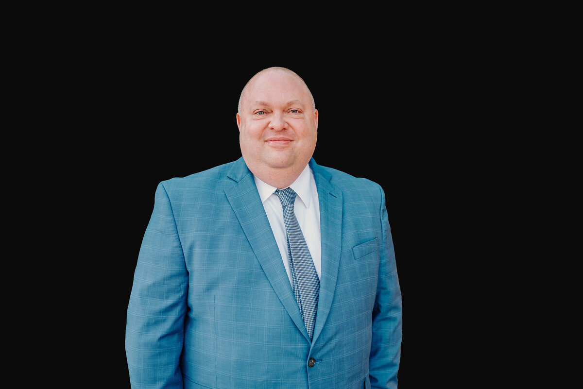 Branson Missouri headshot photographer Jessica Kennedy of The XO Photography captures man smiling during business headshot photography
