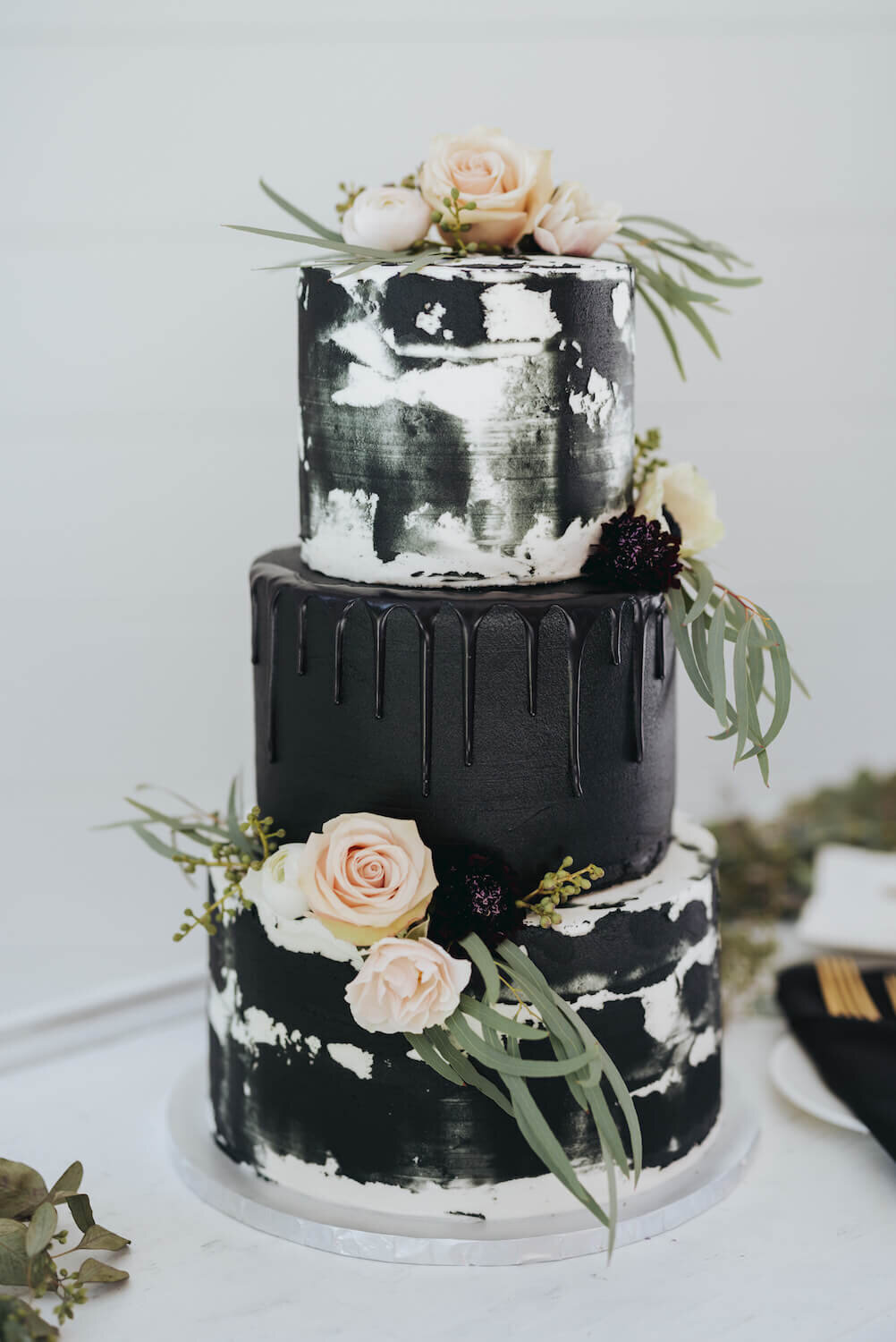 Shannan and Alex Wedding - cake with flowers