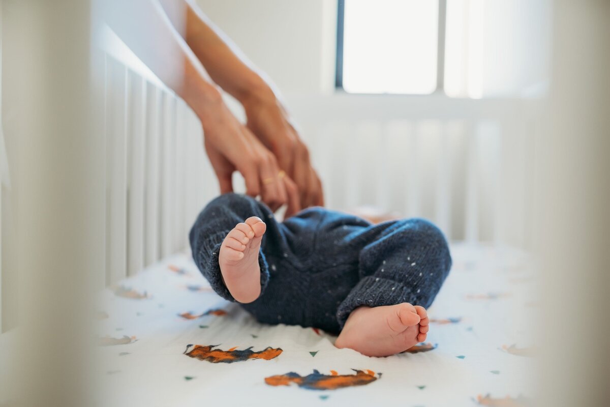 newborn-in-crib-lifestyle-photography-francesca-marchese-photography-4