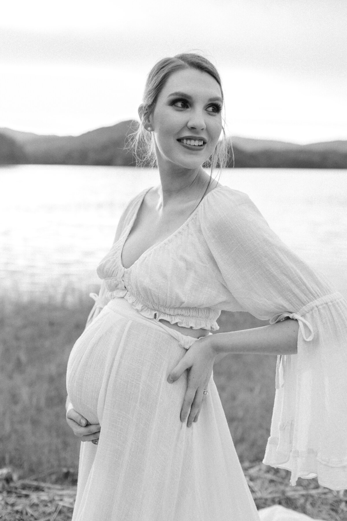 Documentary-Maternity-Session-at-Carvins-Cove-RJ-93