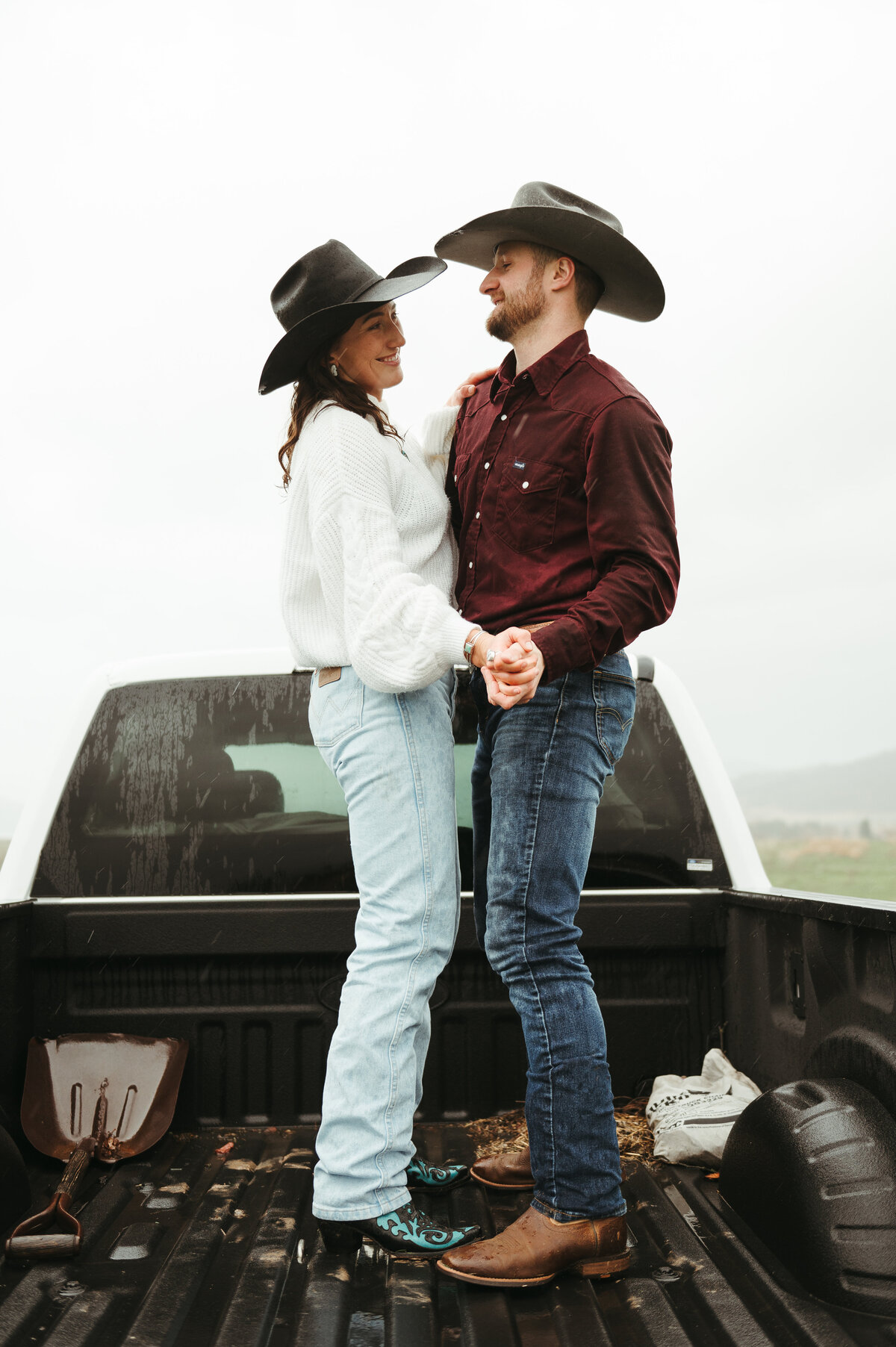 presley-gray-photo-montana-western-style-engagement-3959