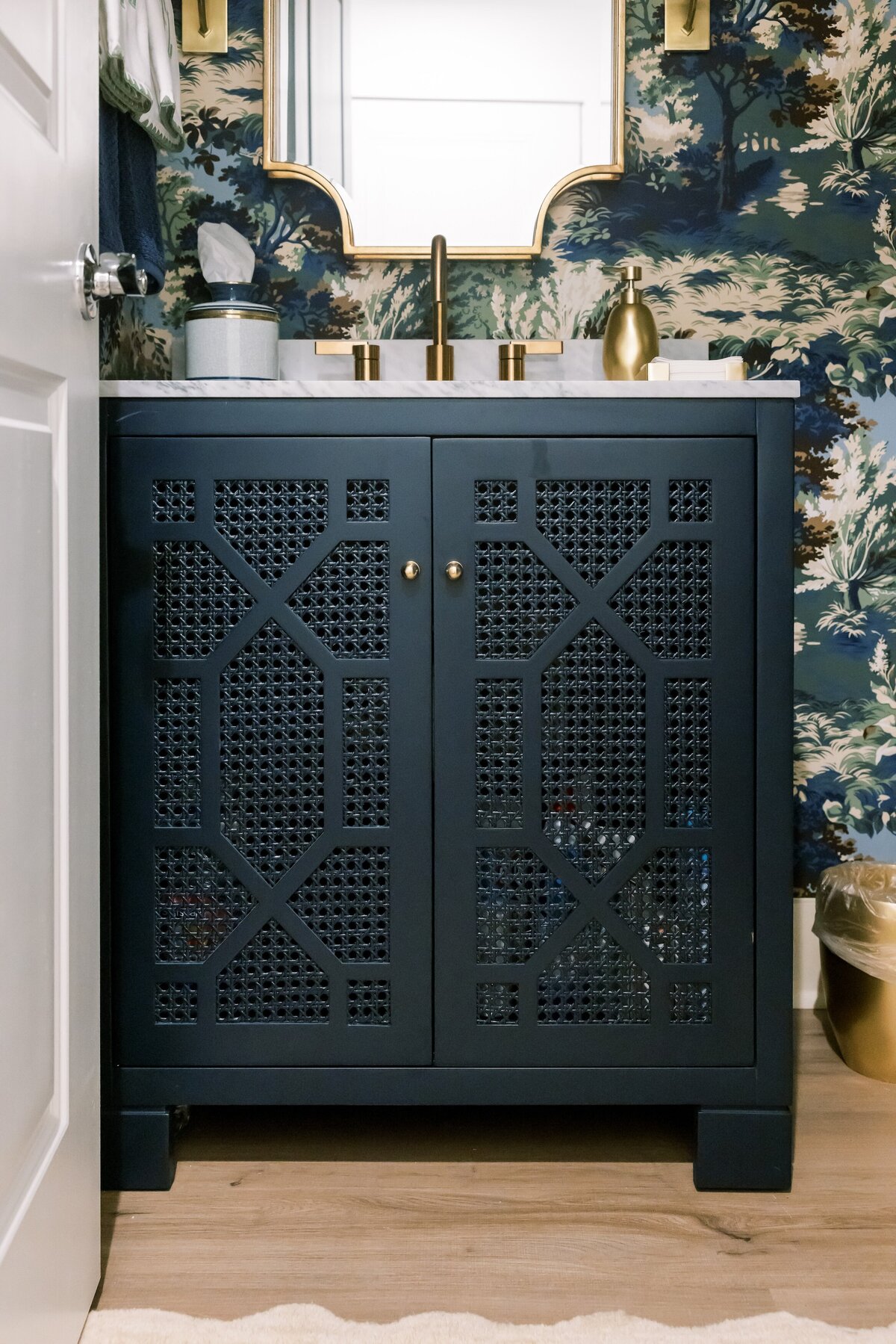 EmilyInteriorDesign-NavyBluePowderRoom_Photos_0023