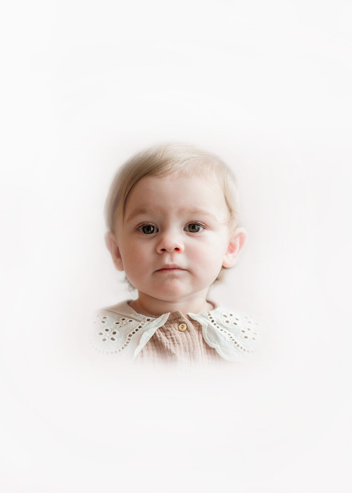 Brooke Lacombe is an Ottawa, Ontario based heirloom photographer, specializing in motherhood, maternity, newborn and family fine art photography.