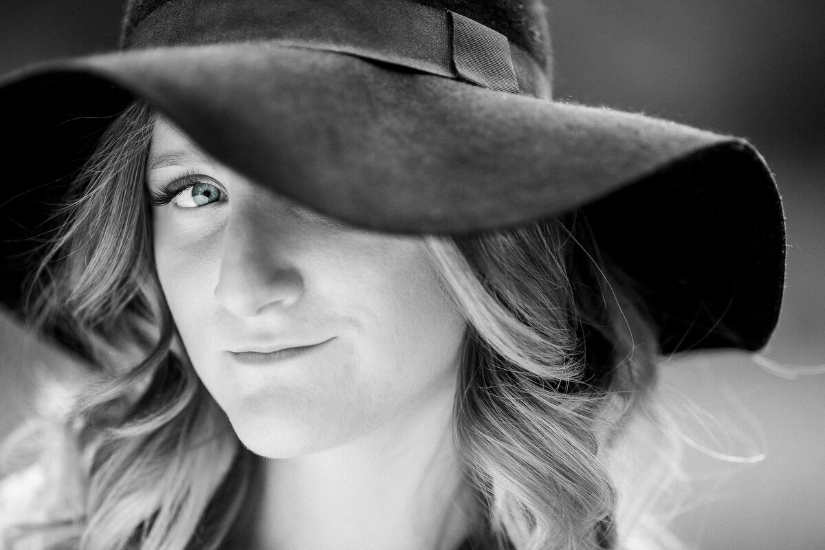 portrait-senior-highschool-hat-eye