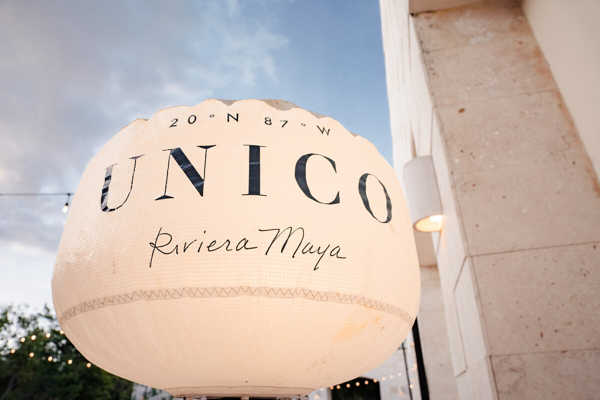 unico-mexico-wedding-reception-guests-harry-mclaughlin-photography