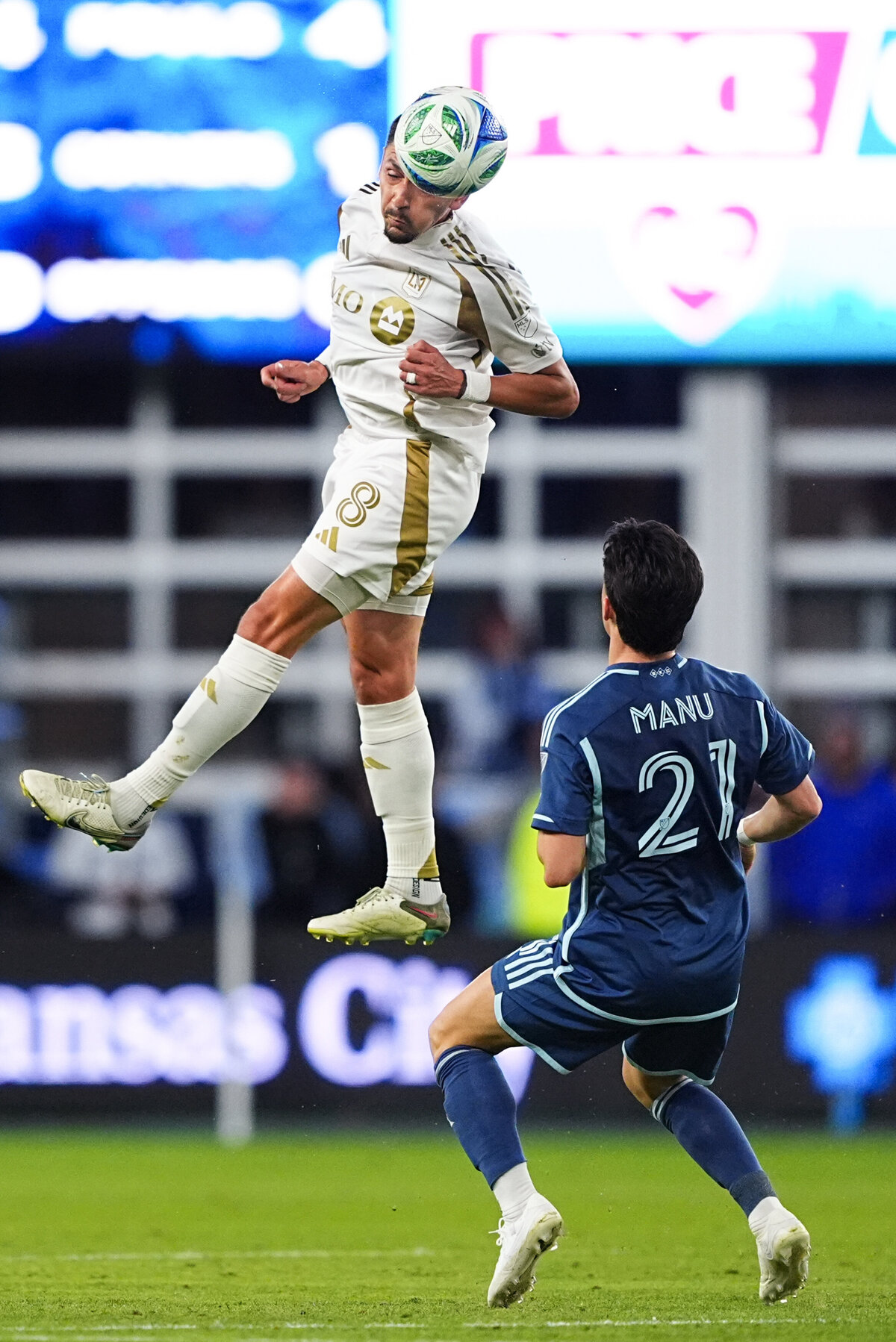 kansas-city-sports-photography-0148-soccer-player-jumping-for-ball-against-defender