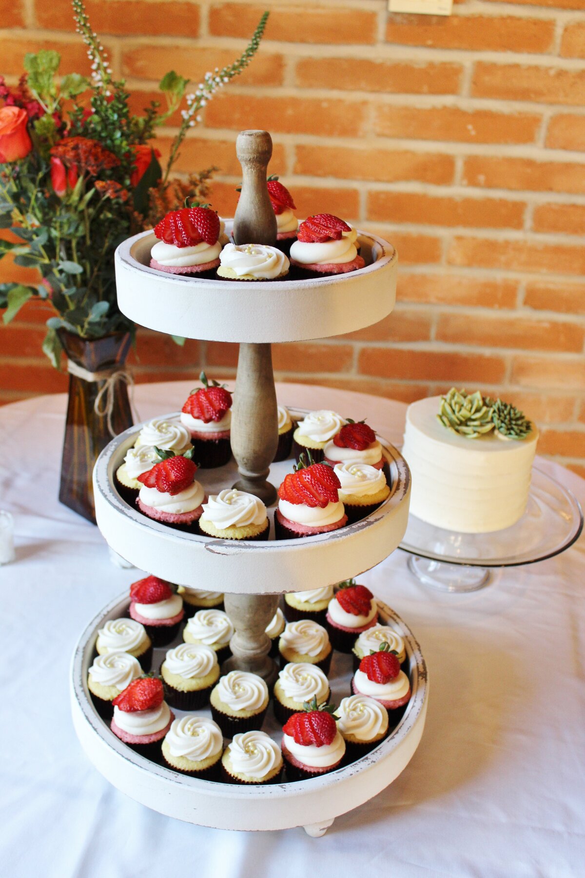 Cupcakes.display.fruit (2)