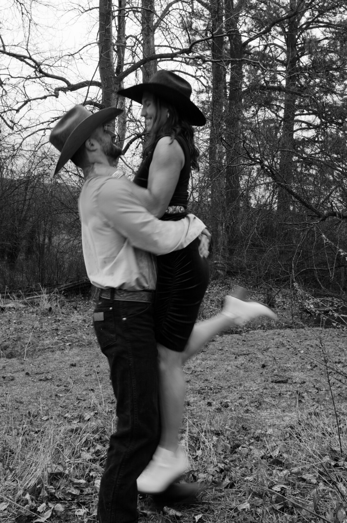 presley-gray-photo-montana-western-style-engagement-4448-2