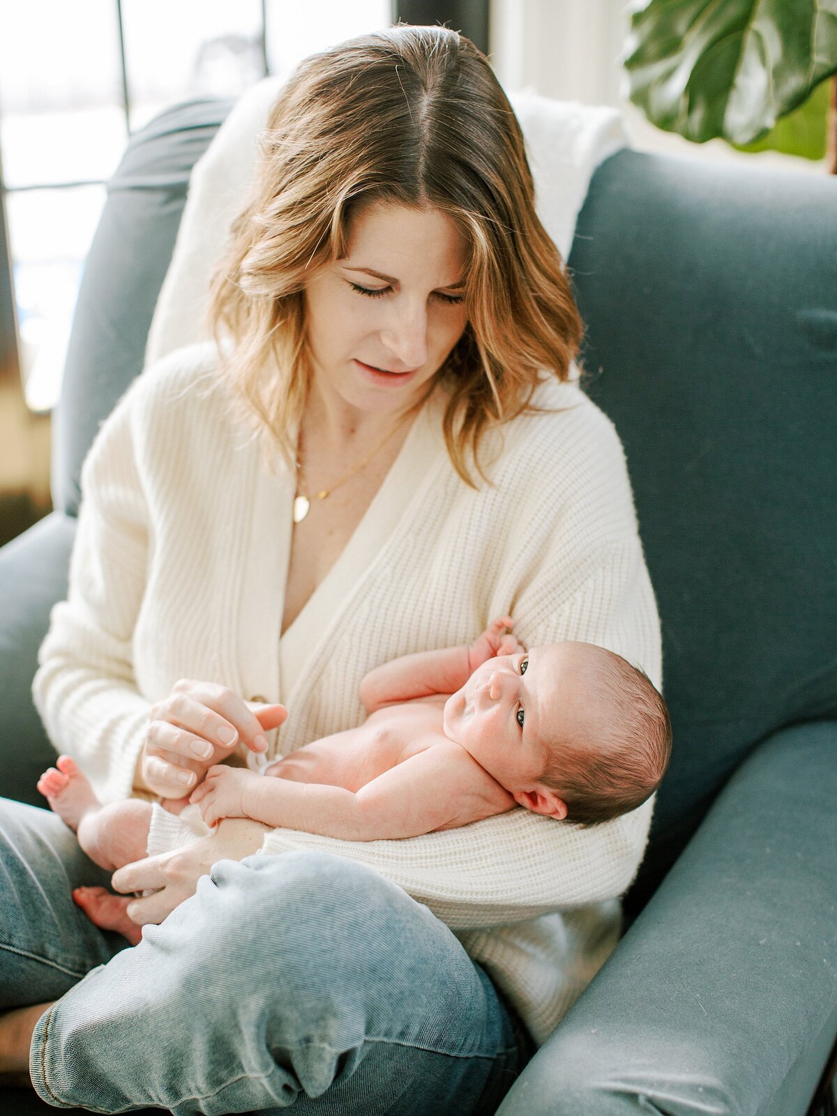 winter-newborn-photos-at-home-charlottesville-va-amy-nicole-photography-0021