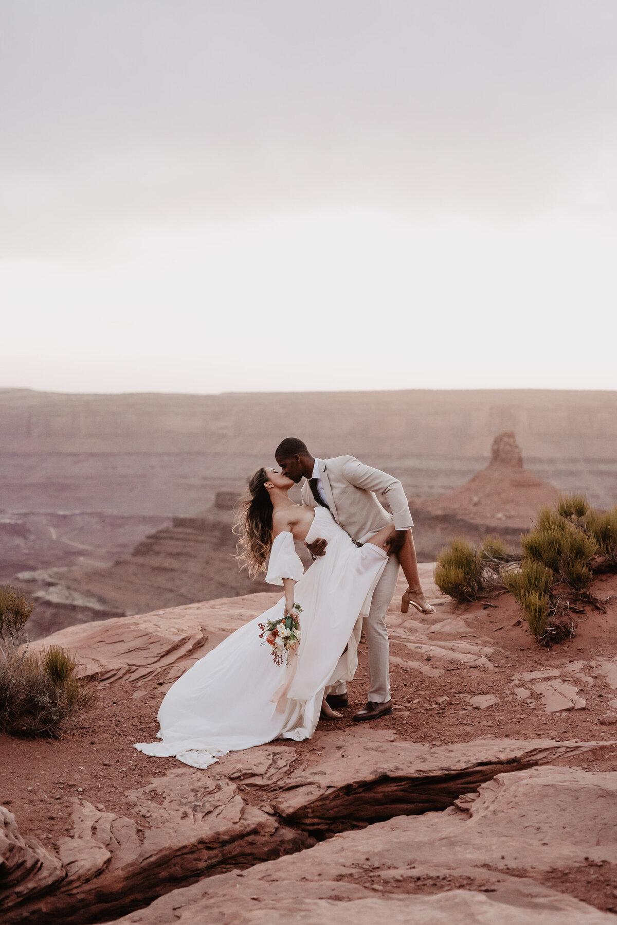 Utah Elopement Photographer captures couple kissing during portraits