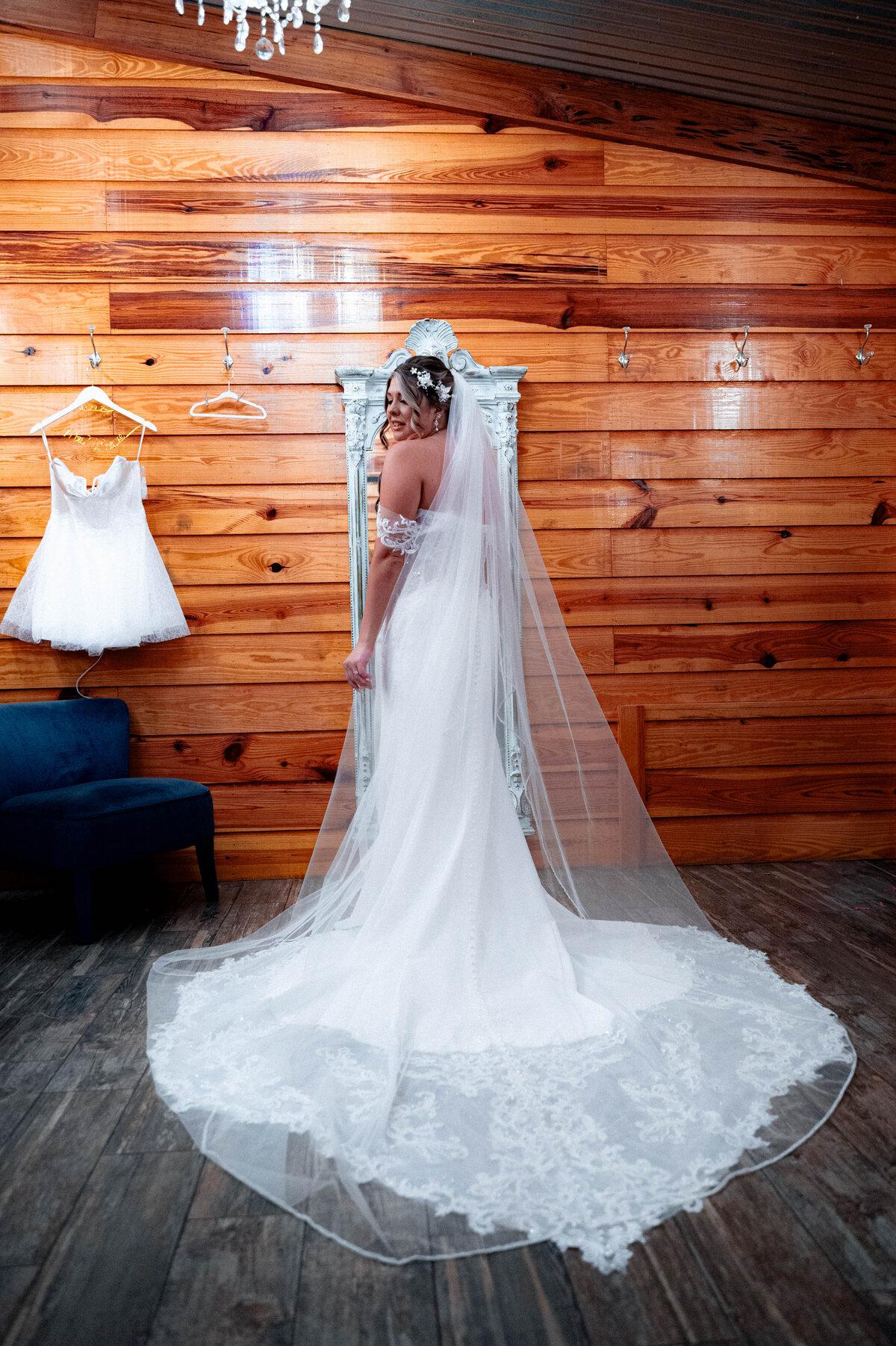 Orlando based Wedding and engagement photo studio