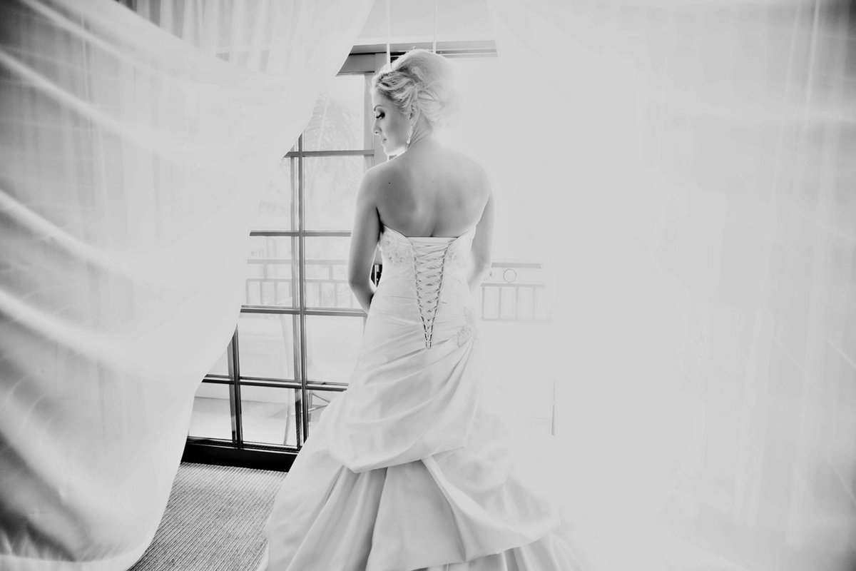 Sheraton Carlsbad wedding photos bride romantic black and white