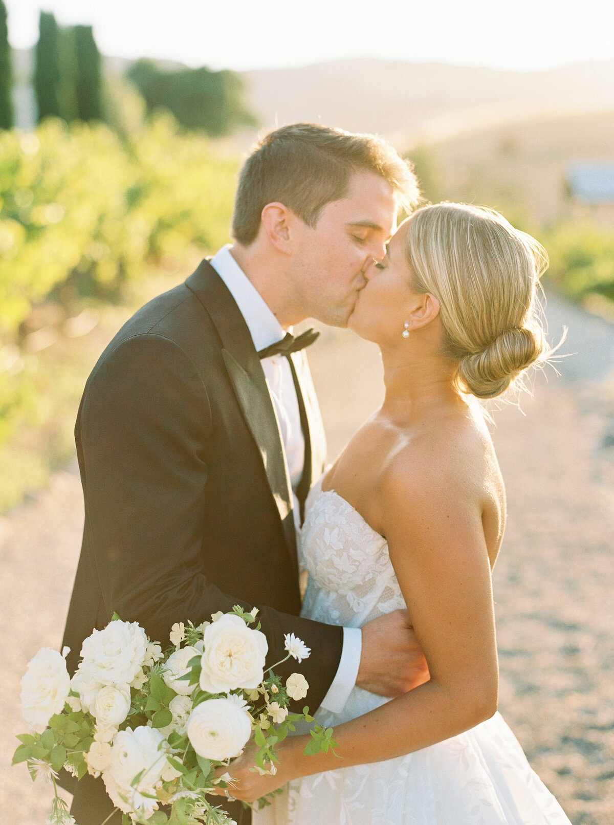 Viansa-Sonoma-Wedding-Photographer-131