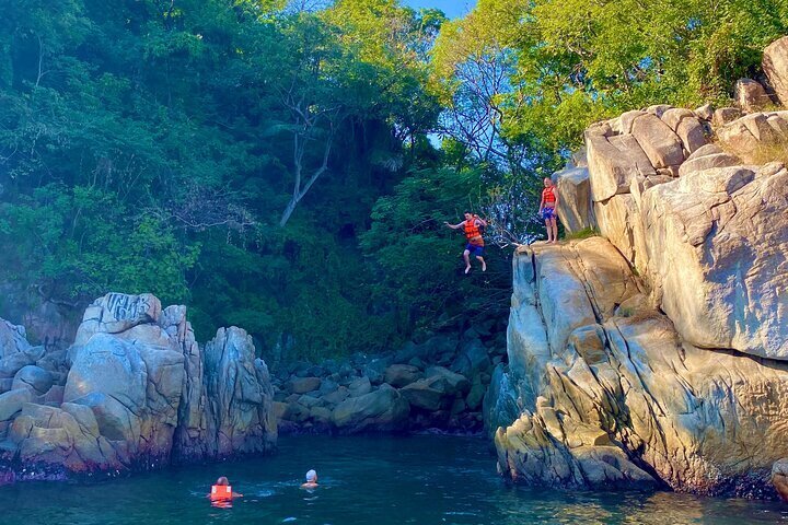 mismaloya beach 2