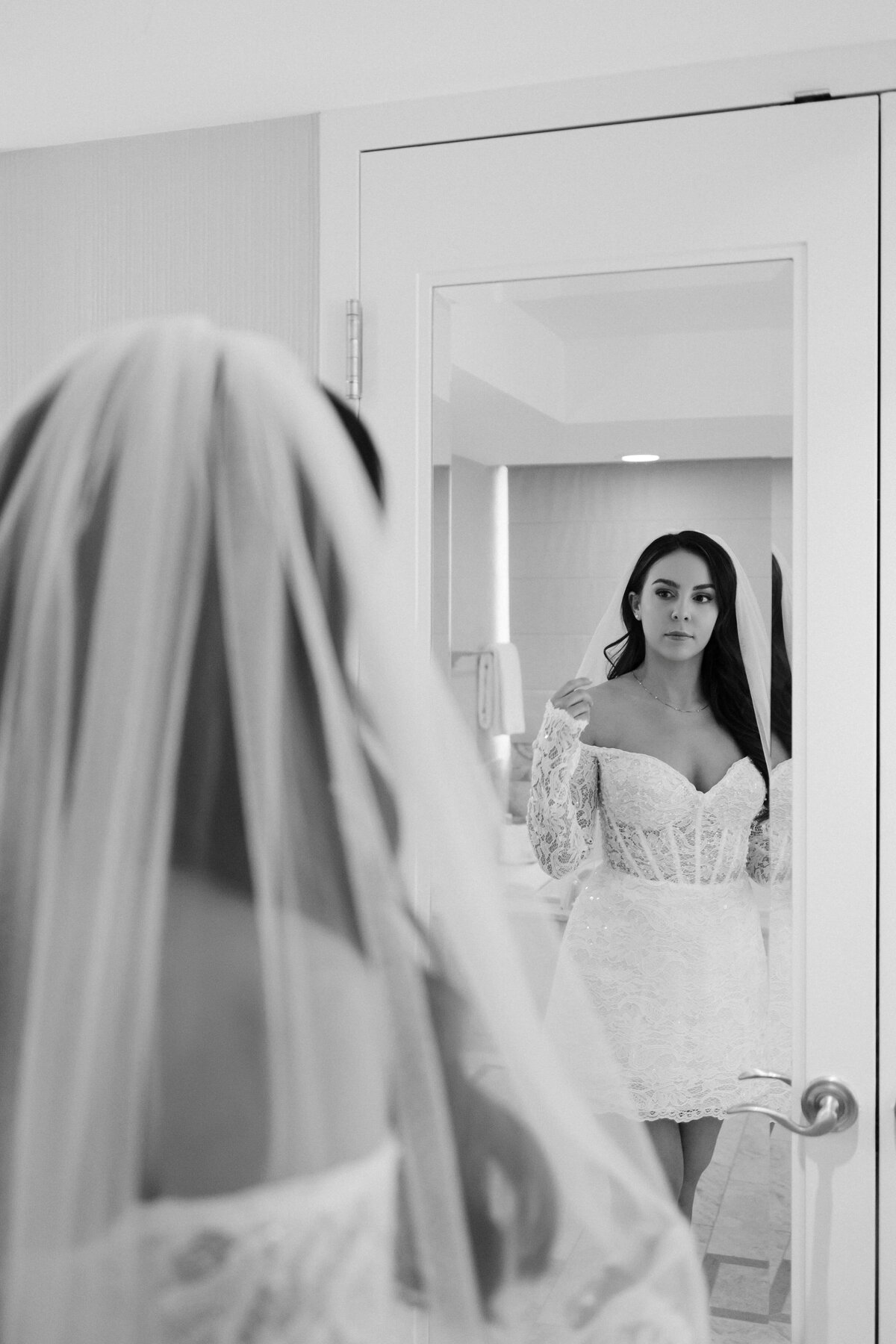 25riskyexposure_hannah-rory_las-vegas-elopement-photography