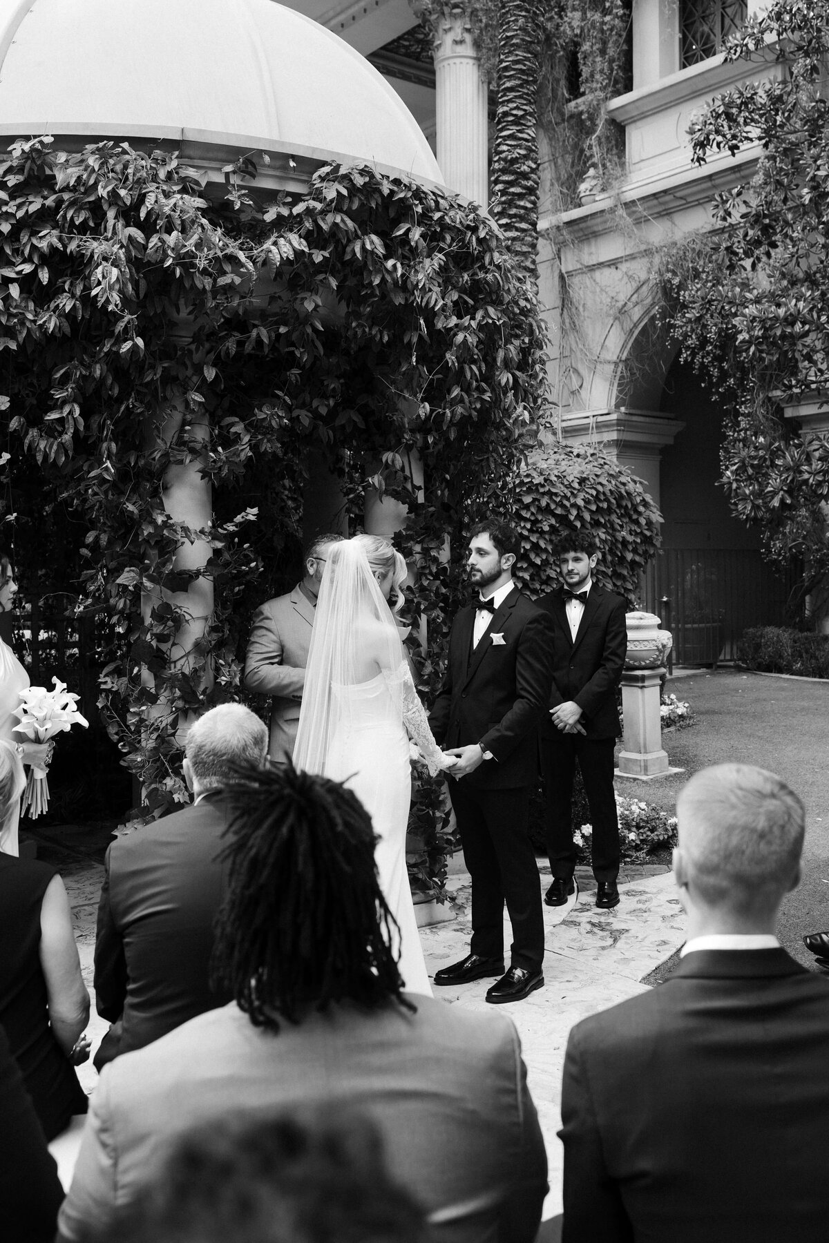 20_riskyexposure_maddie-noah_las-vegas-elopement-photography
