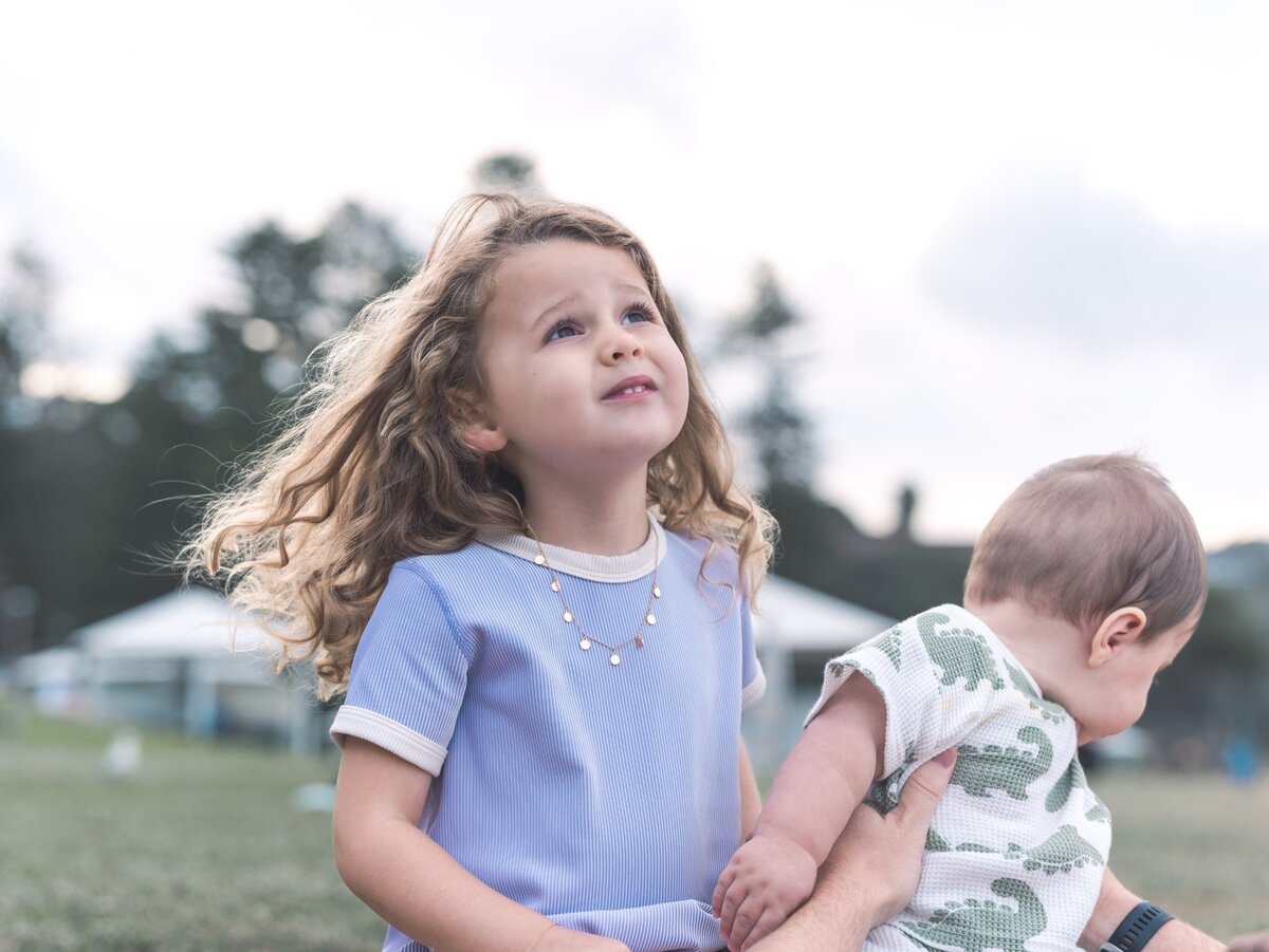 coogee_family_photography_sibling_moment_girl_and_baby