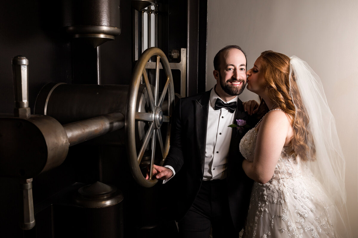 emma-cleary-new-york-nyc-wedding-photographer-videographer-venue-gotham-hall-8