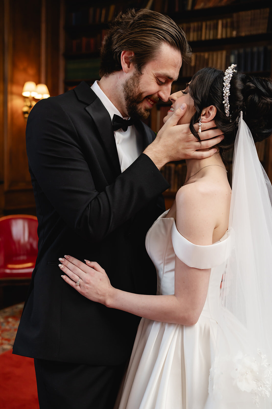 Wedding portrait Pendennis Library-1