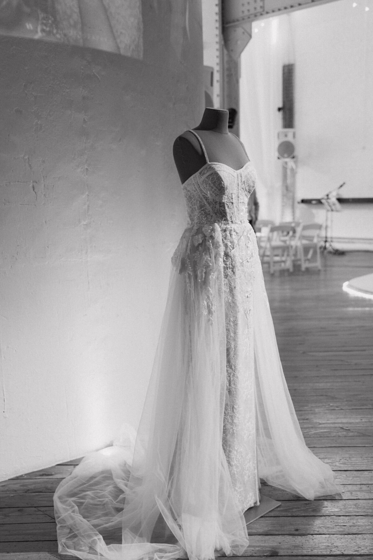 old-city-wedding-stroll-2022-19