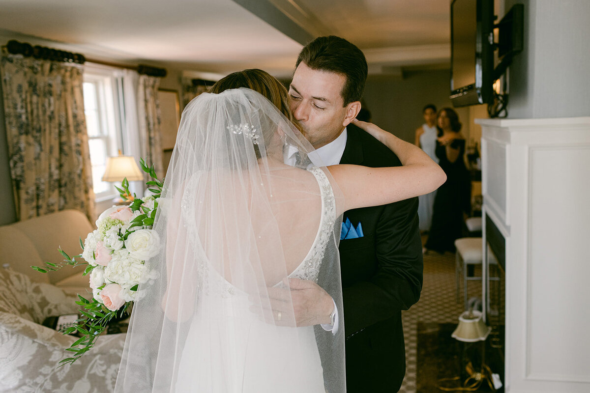 bella-luce-by-michelle-andrea-new-england-photographer-wedding-pinet-family-getting-ready-87