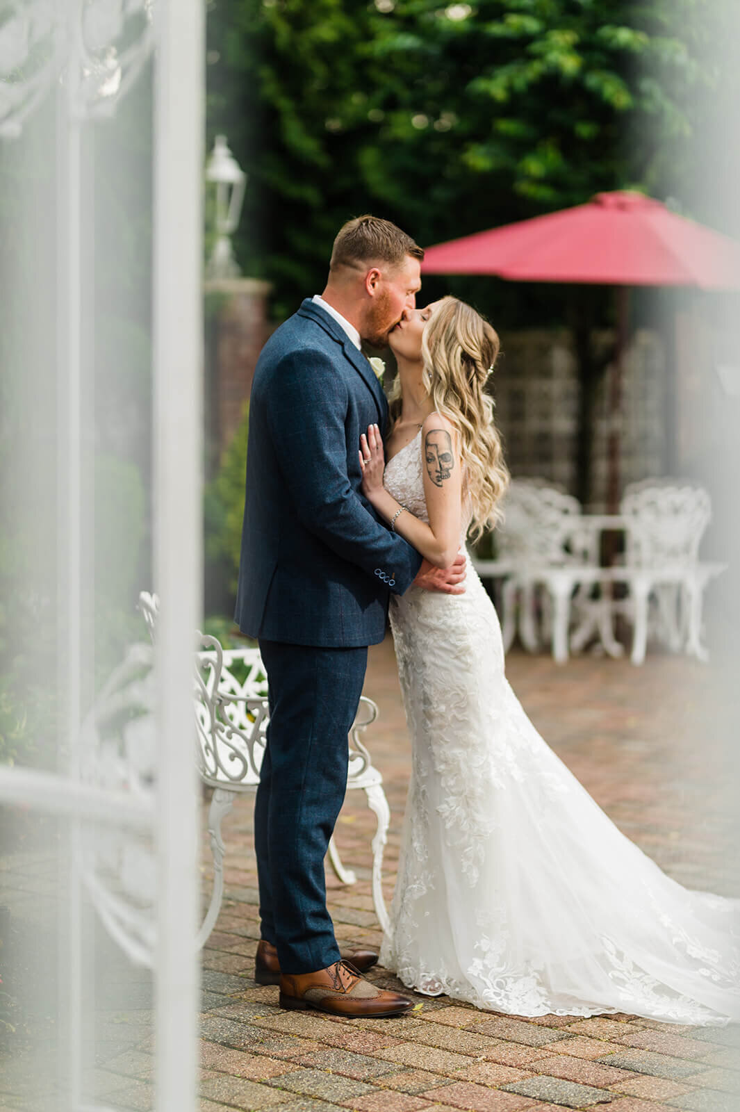 Bride and groom portraits kissing at Long Island Wedding