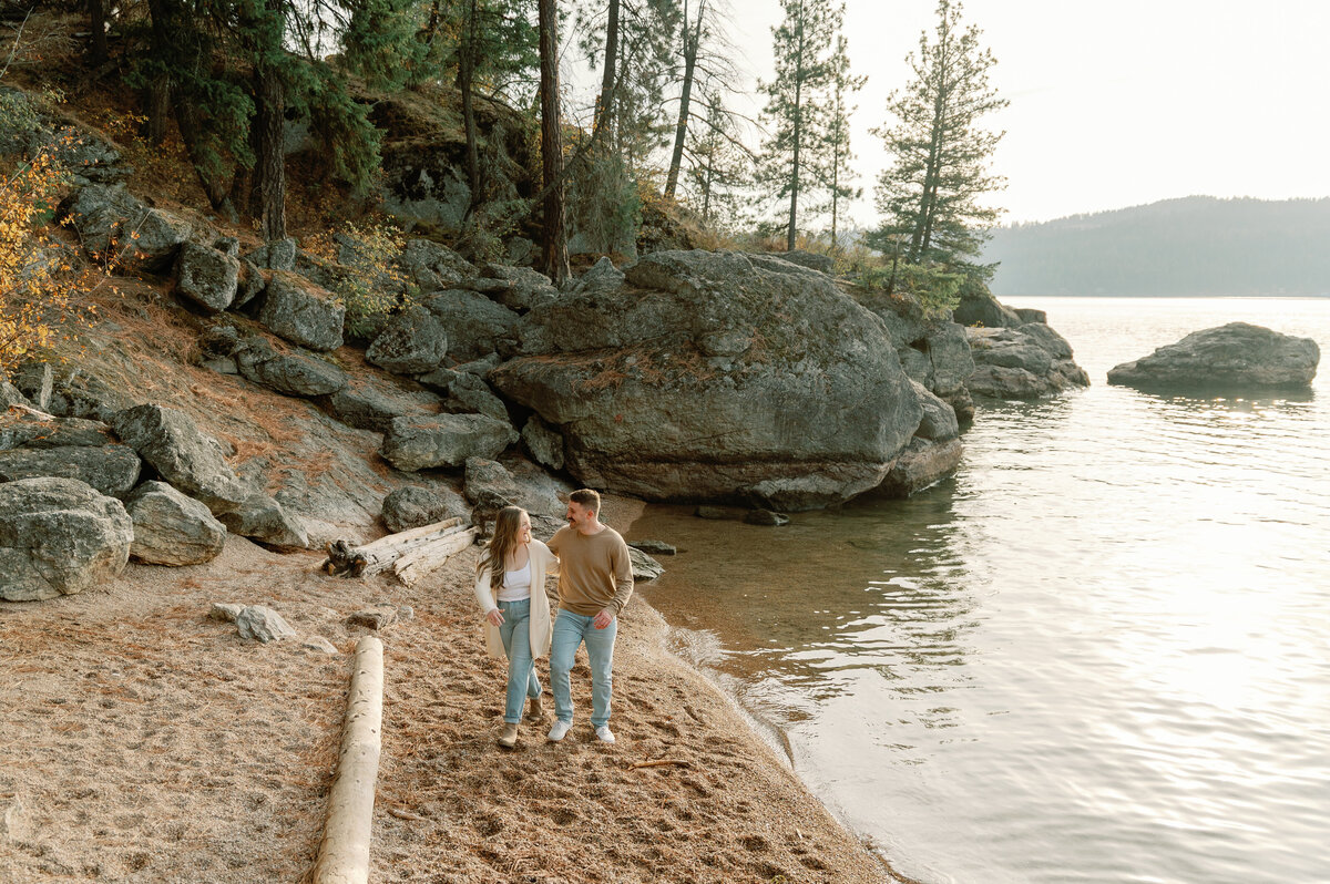 lake_coeur_d_alene_idaho_fall_golden_hour_engagement_session_01