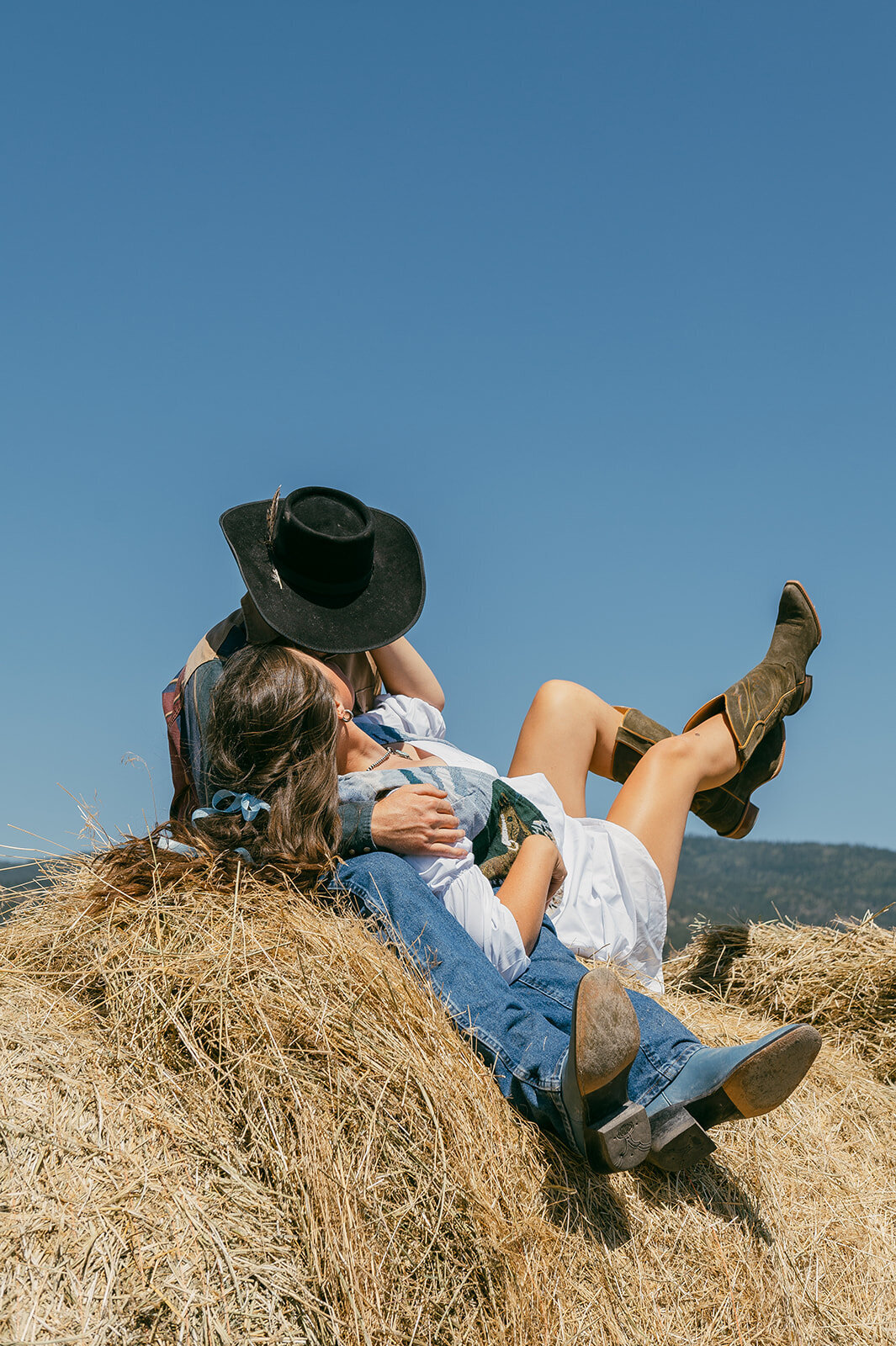 presley-gray-photo-haybale-forest-montana-elopement-7433