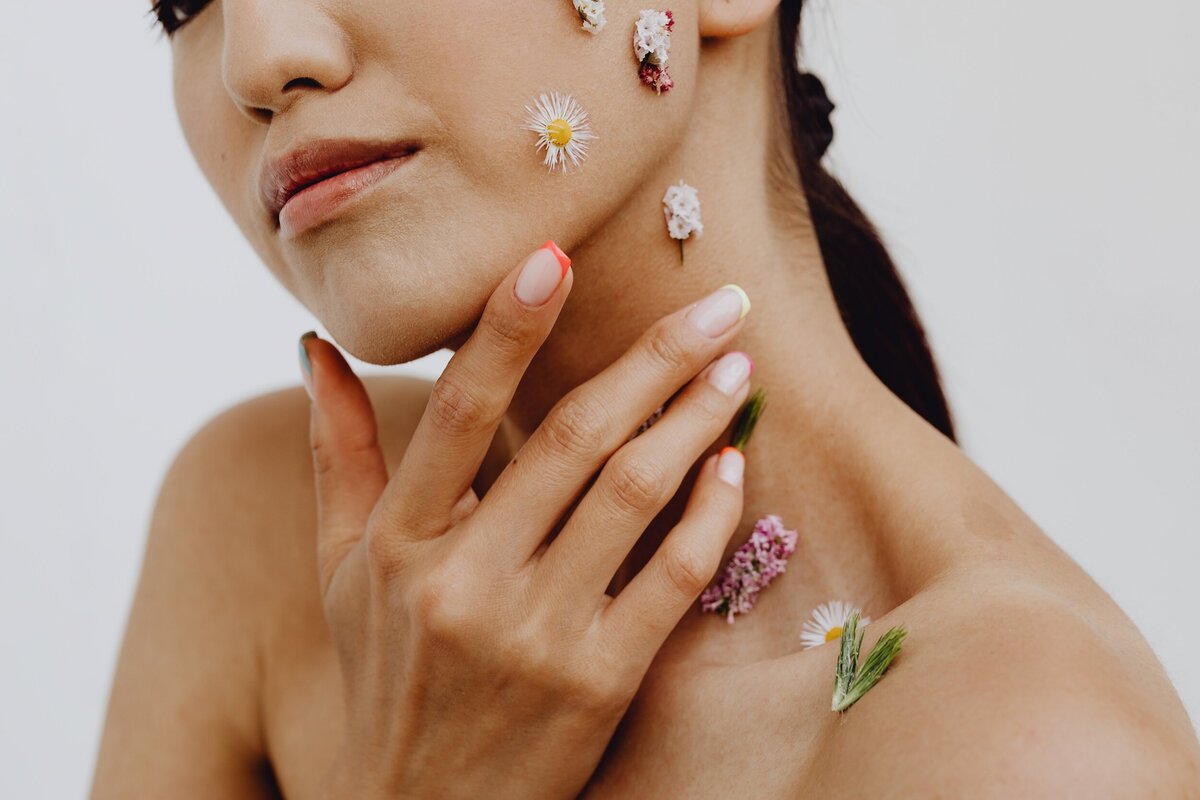 kaboompics_sensual-portrait-of-a-asian-woman-with-flowers-on-her-face-21962