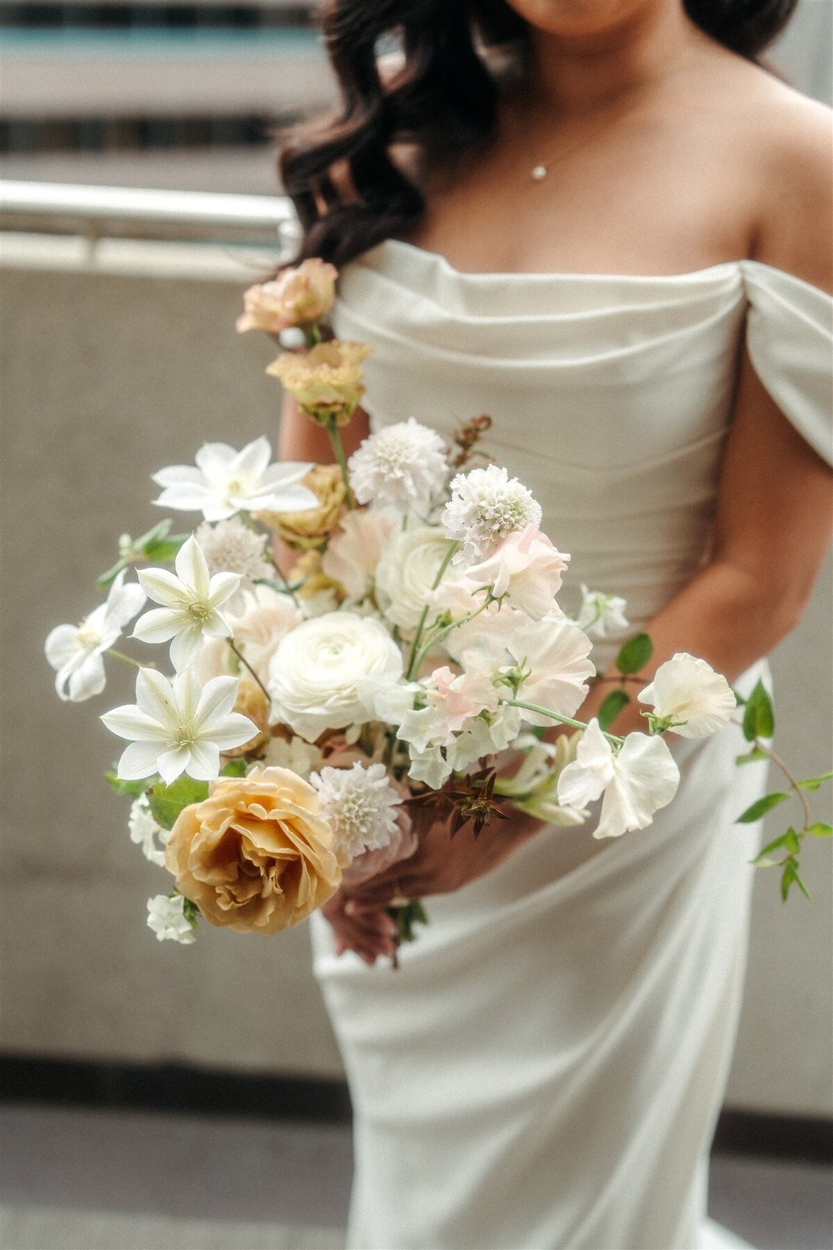 Bridal bouquet gold brown white