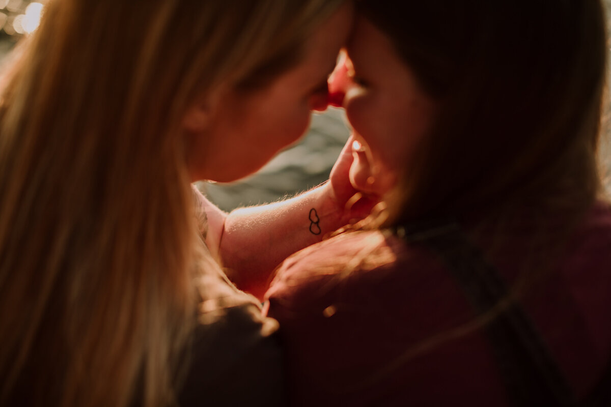 brianna-chelsea-summer-engagement-sunset-niagara-3