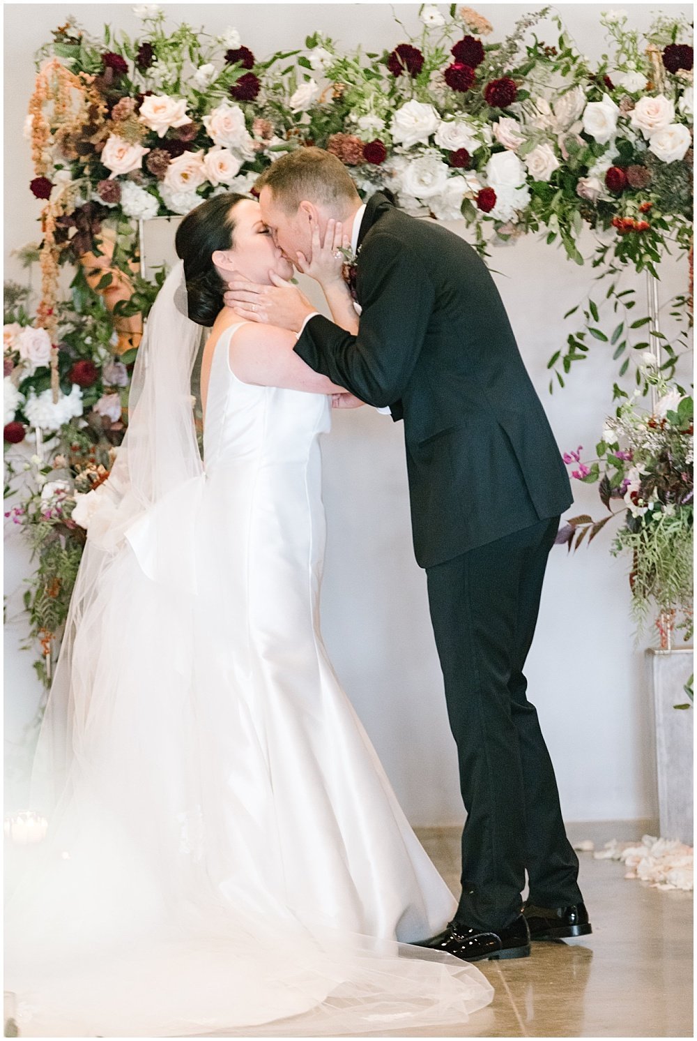 Fall-Burgundy-Mauve-Geostone-Daniels-Vineyard-Wedding-Ivan-Louise-Images--Jessica-Dum-Wedding-Coordination-photo__0018