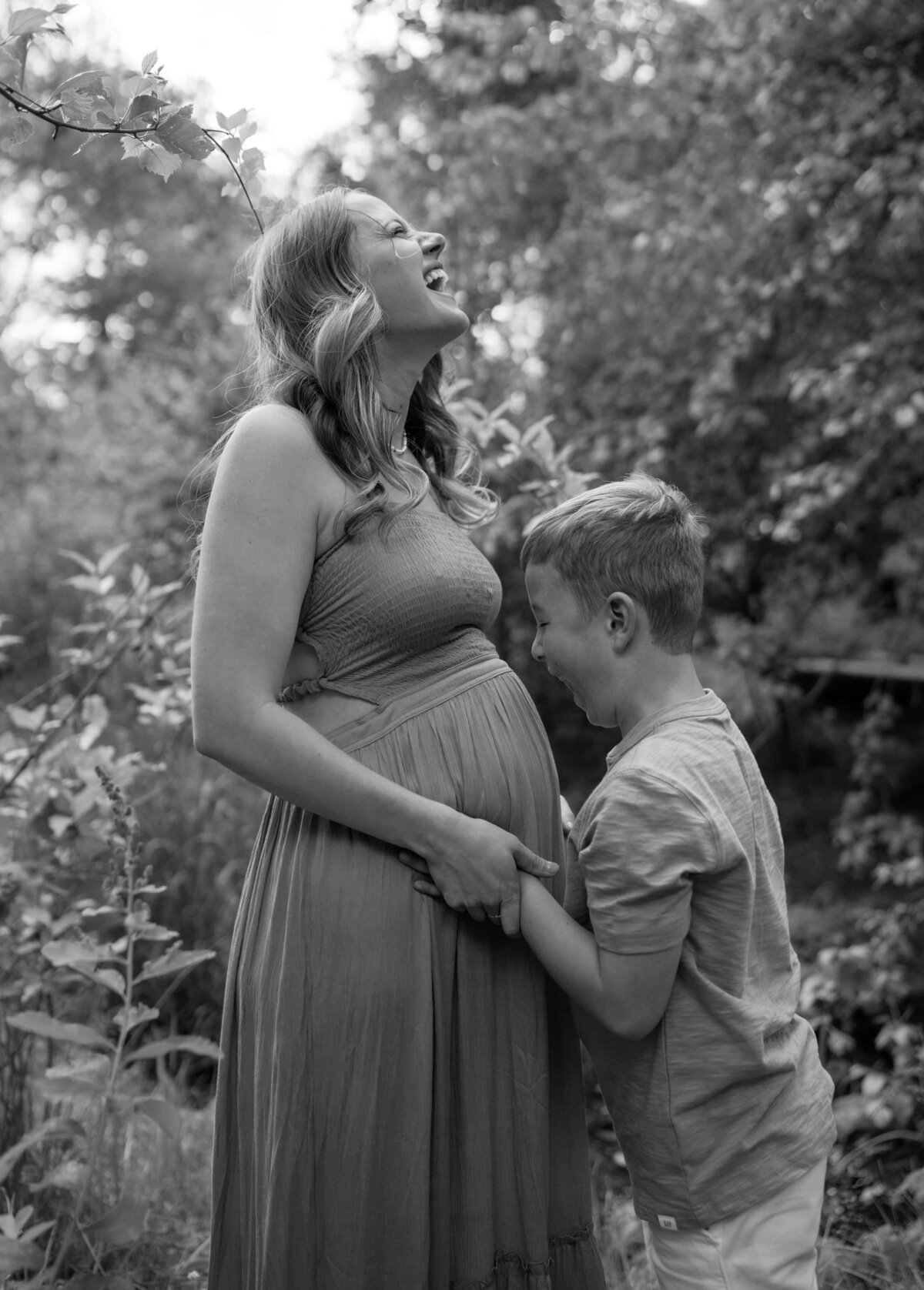 maternity-family-session-outdoors-spokane-washington
