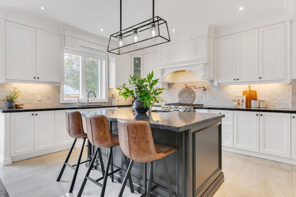 24-web-or-mls-15_002_Kitchen