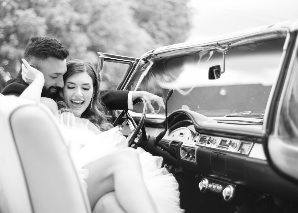 couple get ready to leave their wedding during this fun and energetic wedding