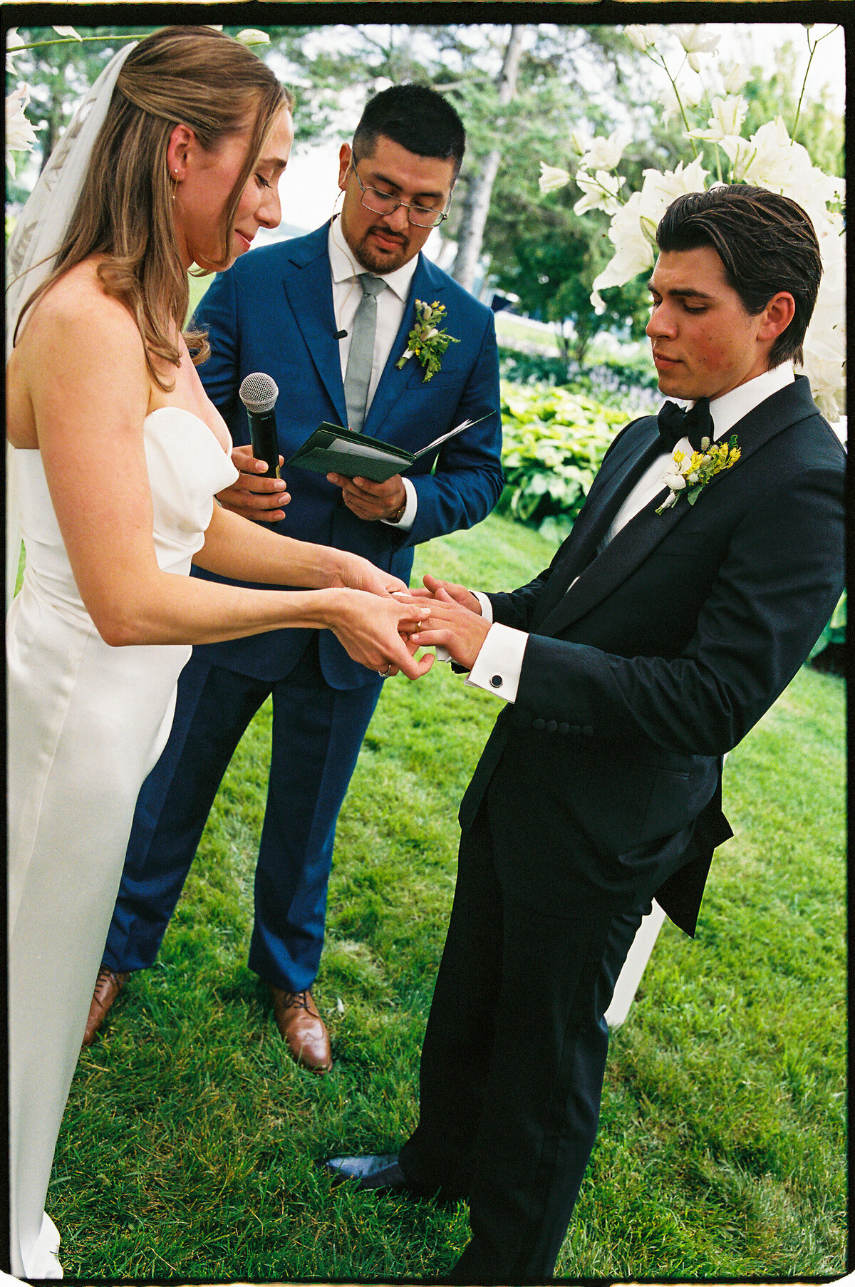 Lake-Minnetonka-wedding-Will-DeGraw-Clever-Disarray-54