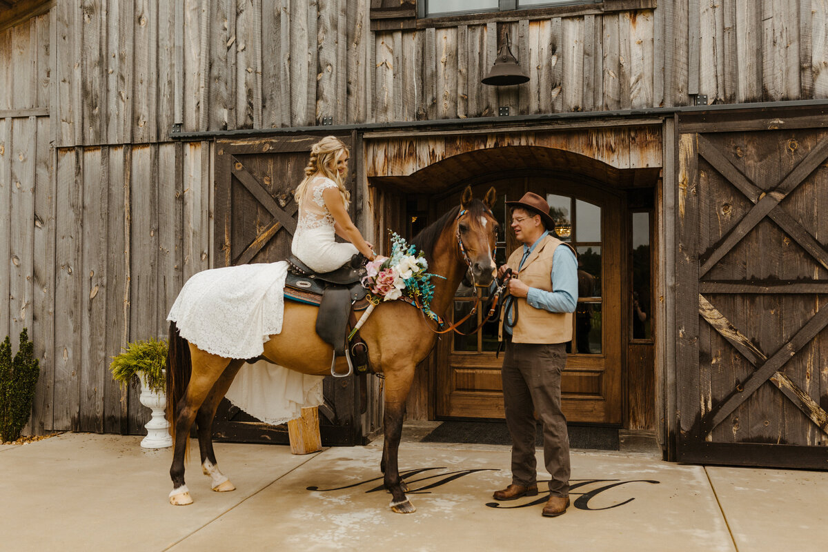 colorado-wedding-photographer-in-soddy-daisy-tennessee-at-mountain-heights-venue-near-nashville-horse-dog-lake-barn-143