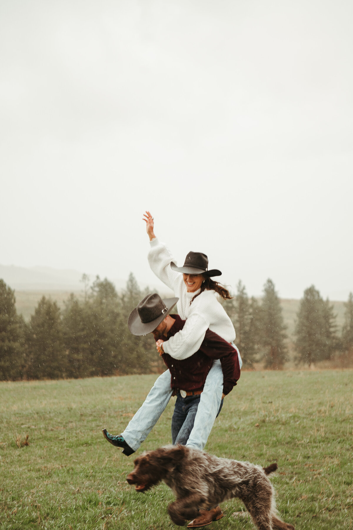 presley-gray-photo-montana-western-style-engagement-3812